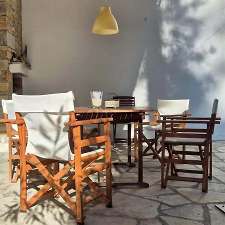 Melistia In Sani Сasa de vacaciones